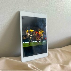 IPAD MINI 13GB, FULLY FUNCTIONAL NO EXTERIOR or INTERNAL PROBLEMS